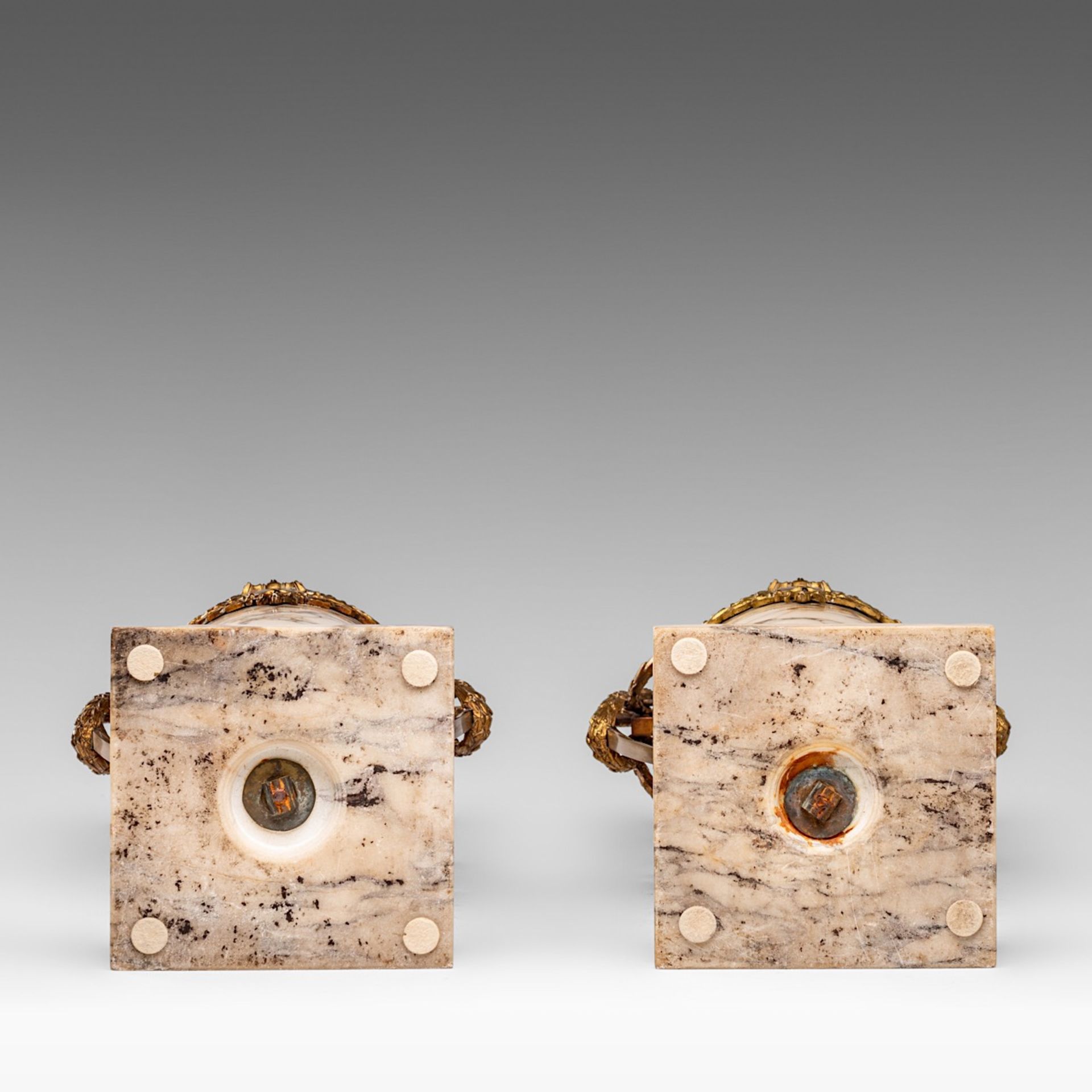 A pair of Neoclassical veined marble cassolettes with gilt brass mounts, H 61 cm - Image 7 of 7