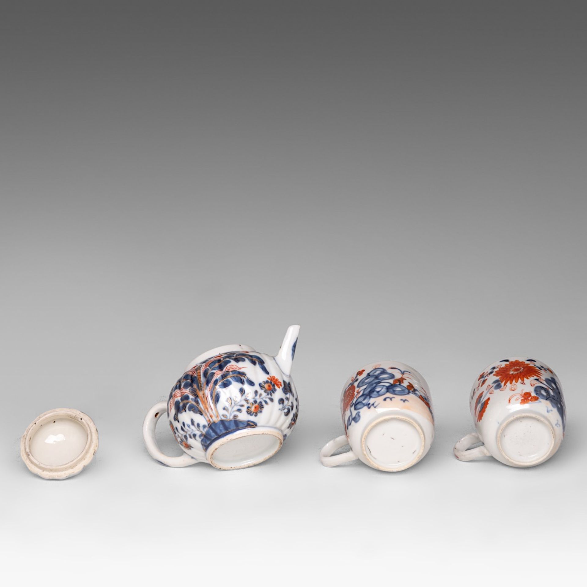 A collection of Chinese Imari tea ware, 18thC, largest dia 23 cm (12) - Bild 12 aus 19