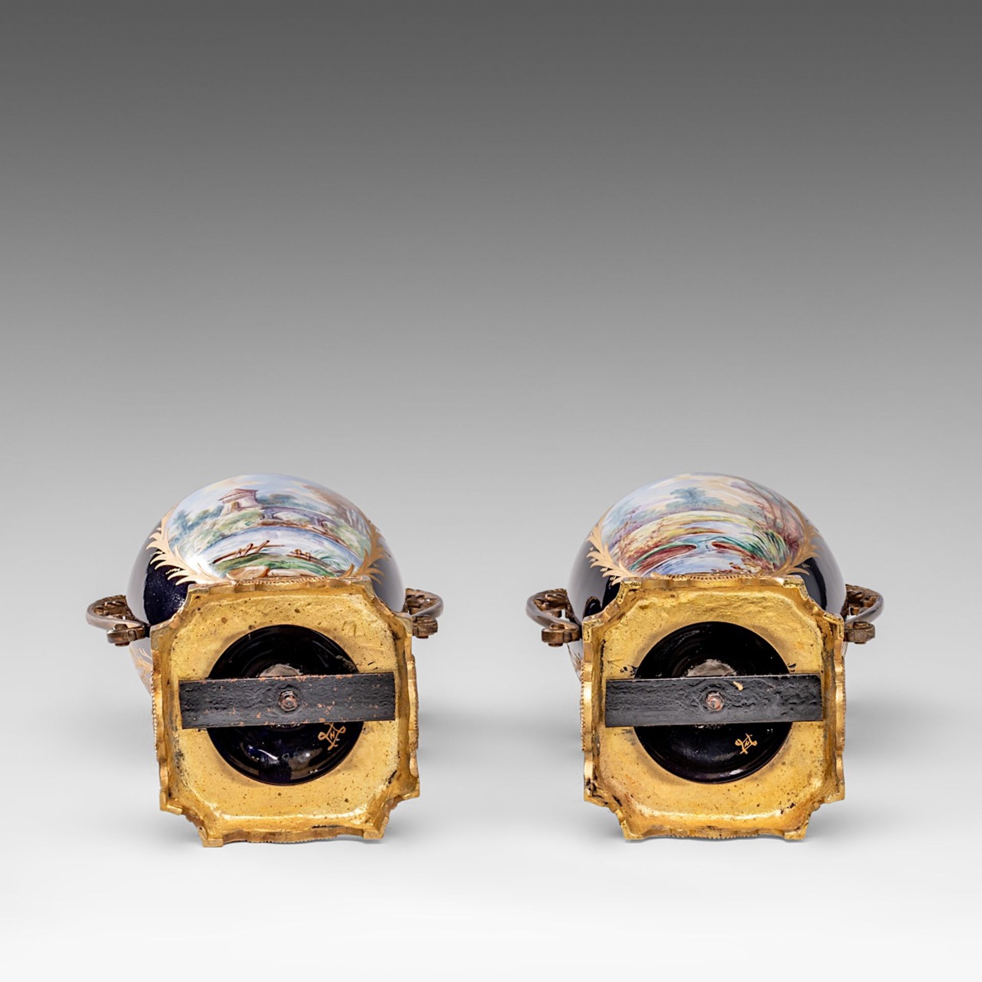 An imposing pair of Sevres vases, with gallant scenes and gilt brass mounts, H 53 cm - Bild 6 aus 6