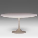 A vintage white coated 'Tulip' dining table, designed by Eero Saarinen for Knoll, H 72 - dia 150 cm