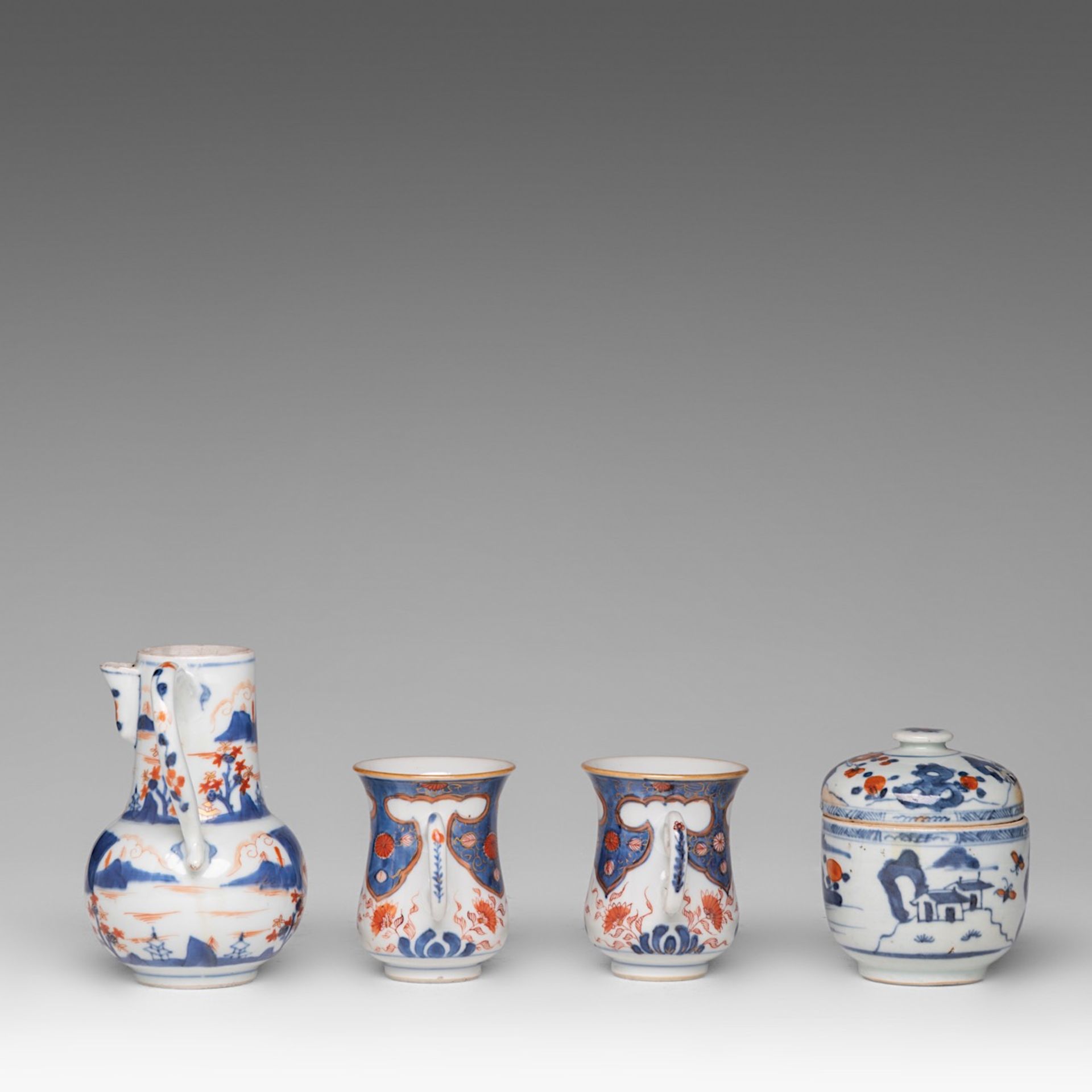 A collection of Chinese Imari tea ware, including two fine coffee mugs, 18thC, largest dia 22,5 cm ( - Bild 7 aus 18