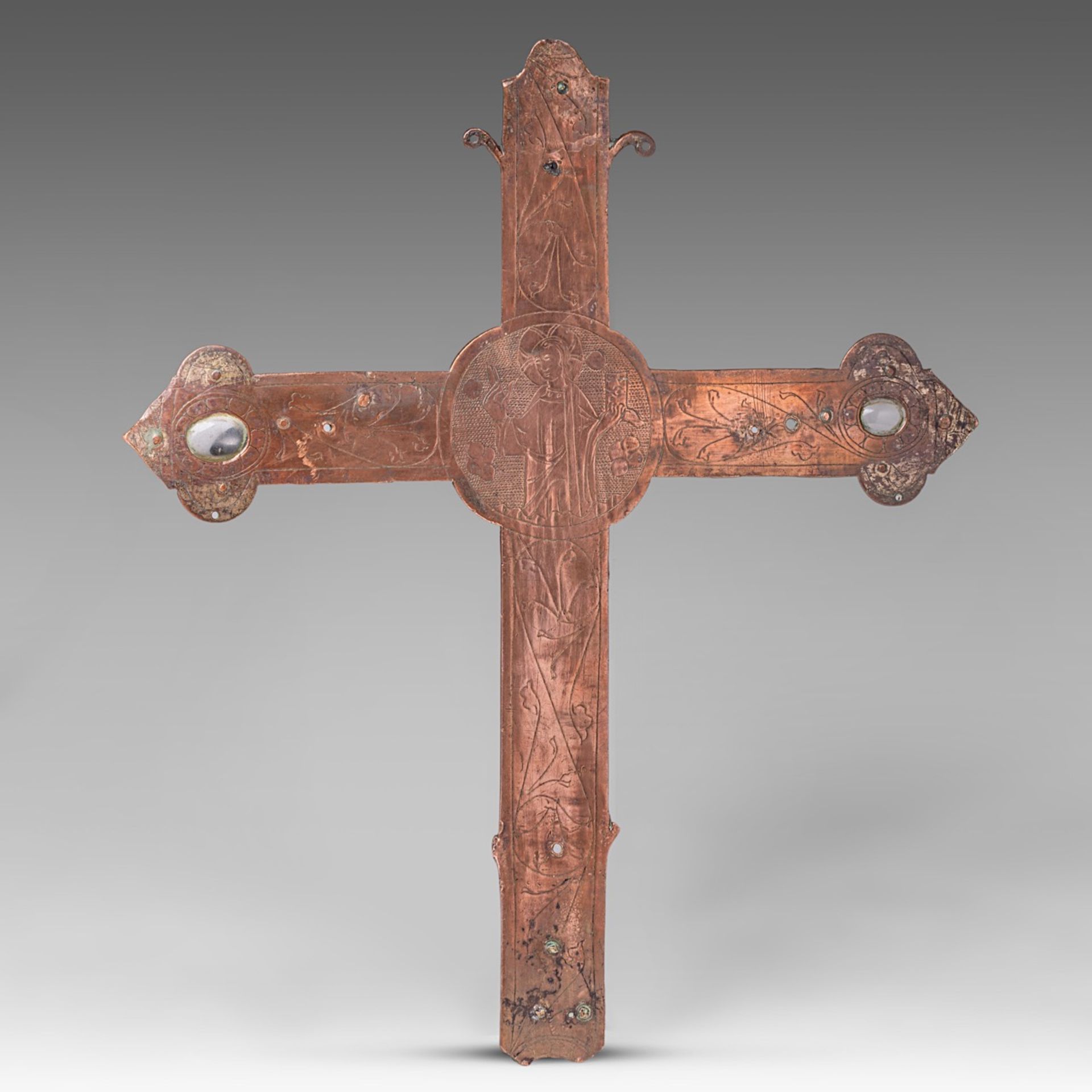 A 14thC copper engraved processional cross, with traces of gilt, H 35,5 cm - Image 3 of 5