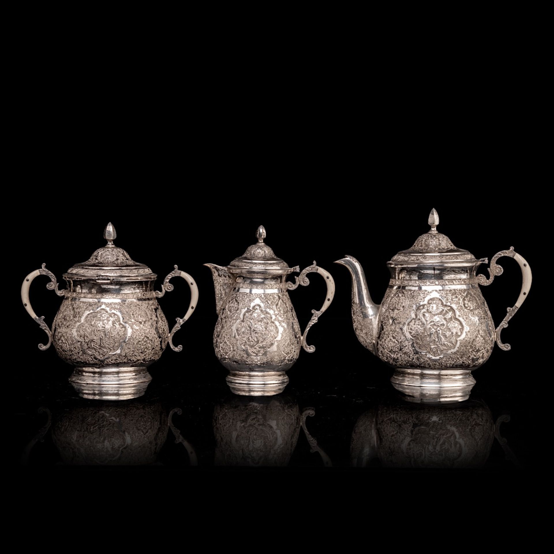 A five-part Russian silver coffee and tea set on a matching plate, 84 Zolotniki, H 15 - 20 cm - Bild 6 aus 19