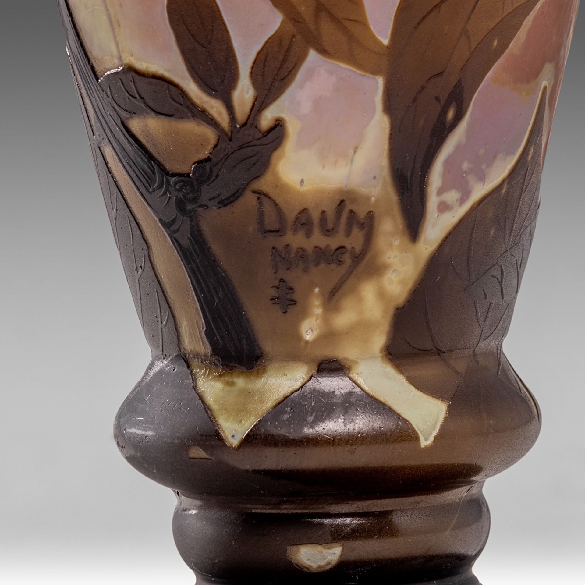 A fine Art Nouveau floral decorated cameo glass paste vase, by Daum, Nancy, H 31,5 cm - Image 8 of 8