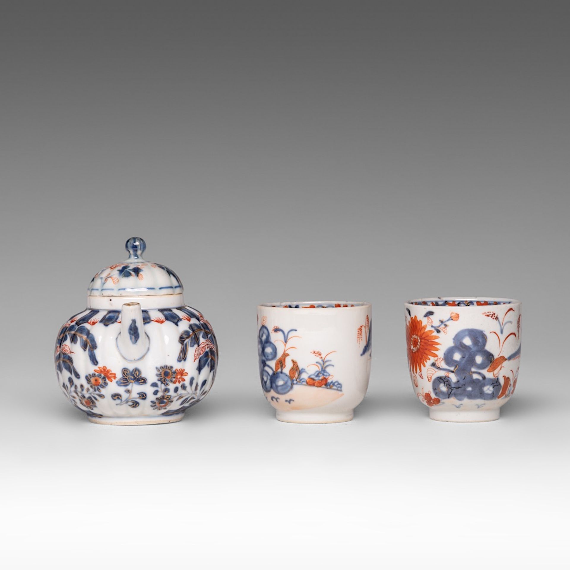 A collection of Chinese Imari tea ware, 18thC, largest dia 23 cm (12) - Bild 9 aus 19