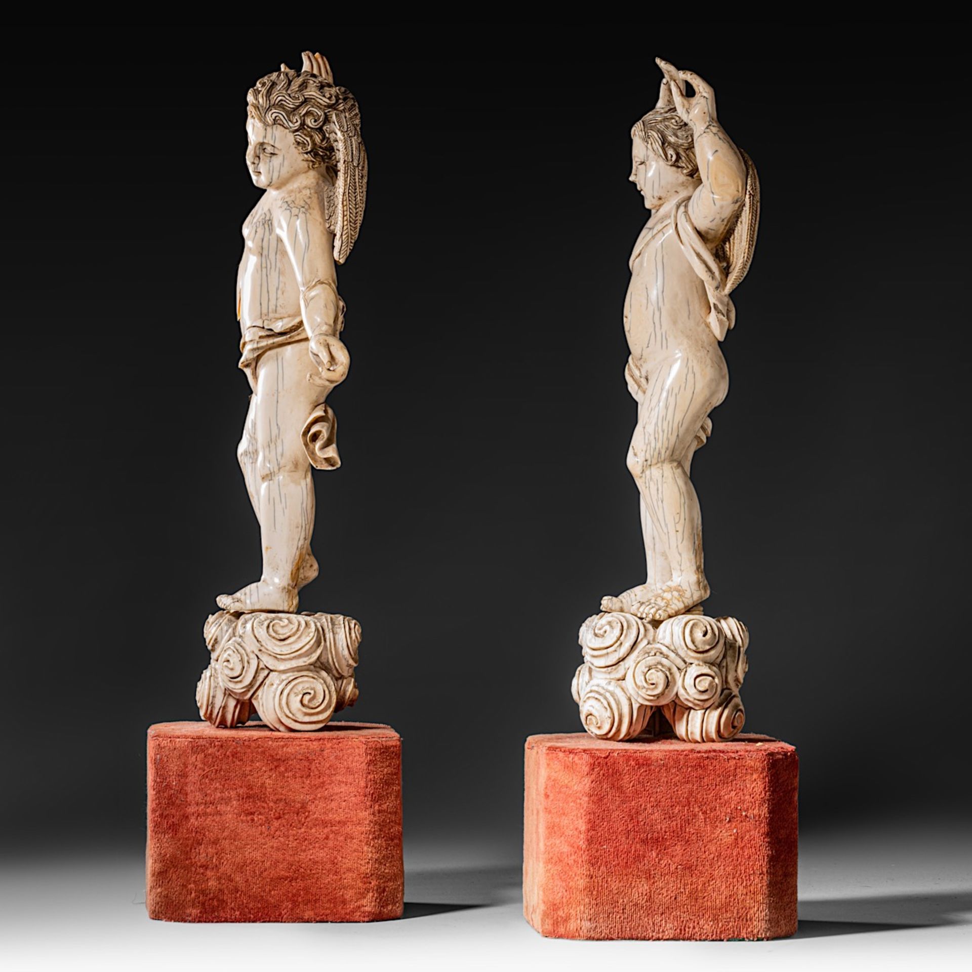 A pair of 17thC Indo-Portuguese ivory angels, H (figures) 38,5 cm - total H 49 cm / 2862 - 2968 g (+ - Image 3 of 7