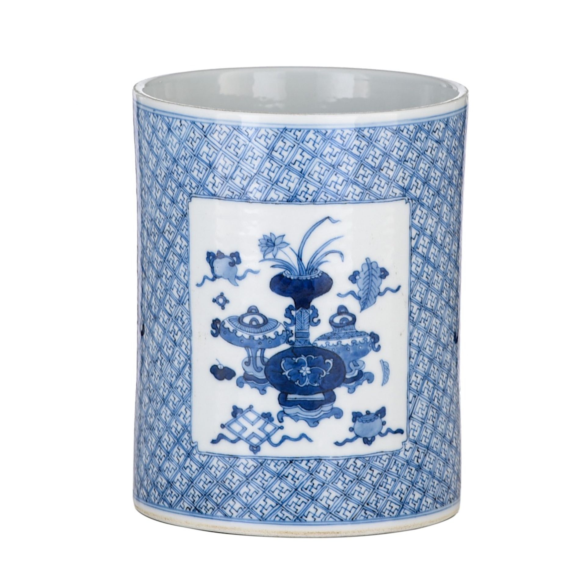 A Chinese blue and white 'Antiquities' brushpot, with a Kangxi symbol mark, H 14,5 cm