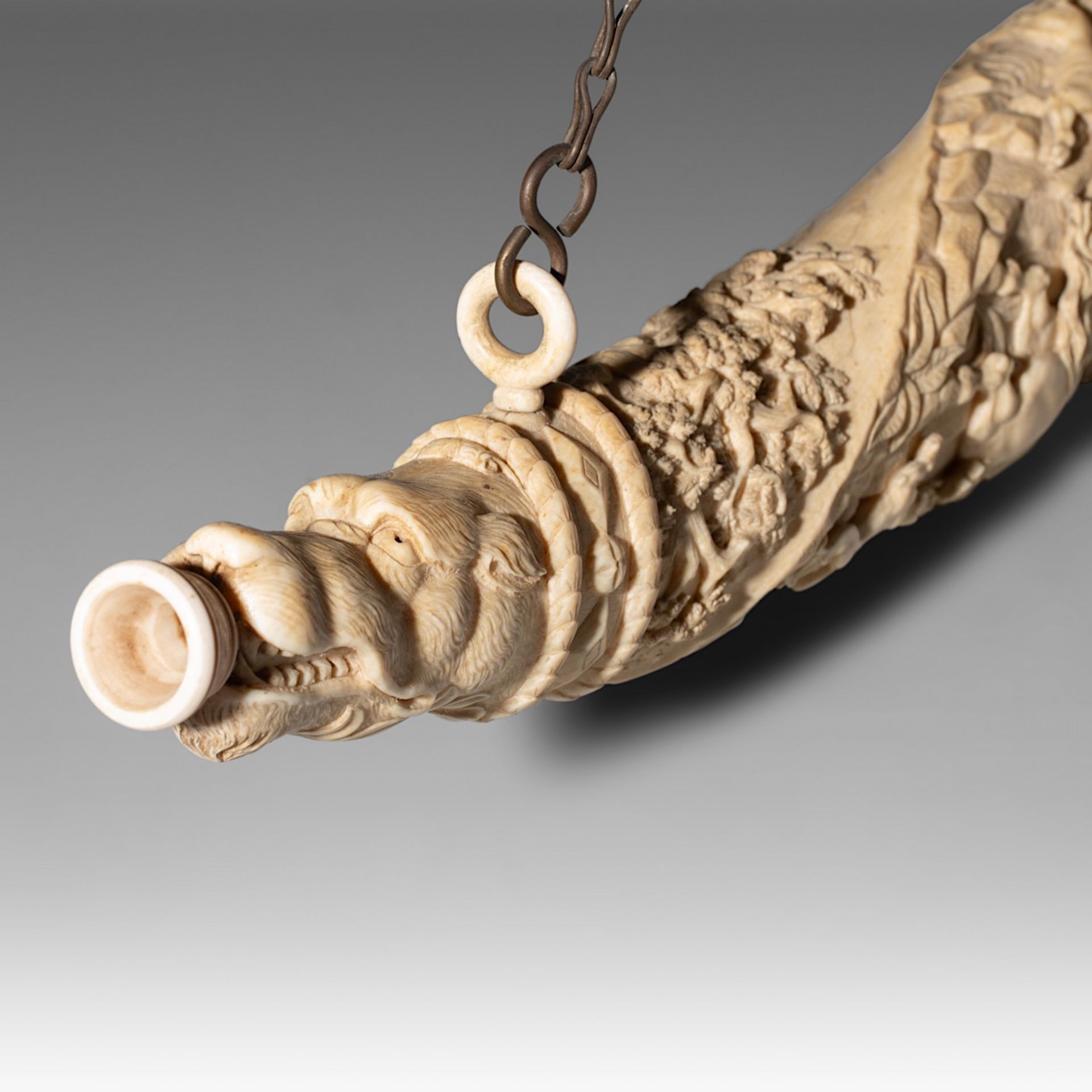 A 19th-century ivory hunting horn, last quarter 19th century, W 74,5 cm - 2850 g (+) - Image 7 of 11