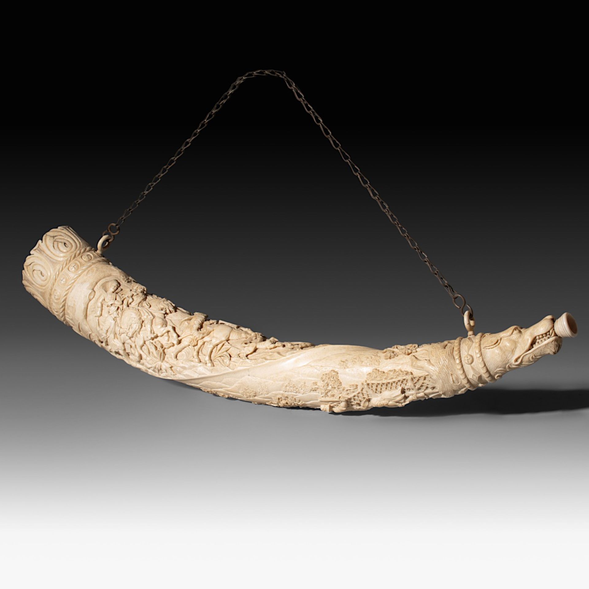 A 19th-century ivory hunting horn, last quarter 19th century, W 74,5 cm - 2850 g (+) - Image 4 of 11
