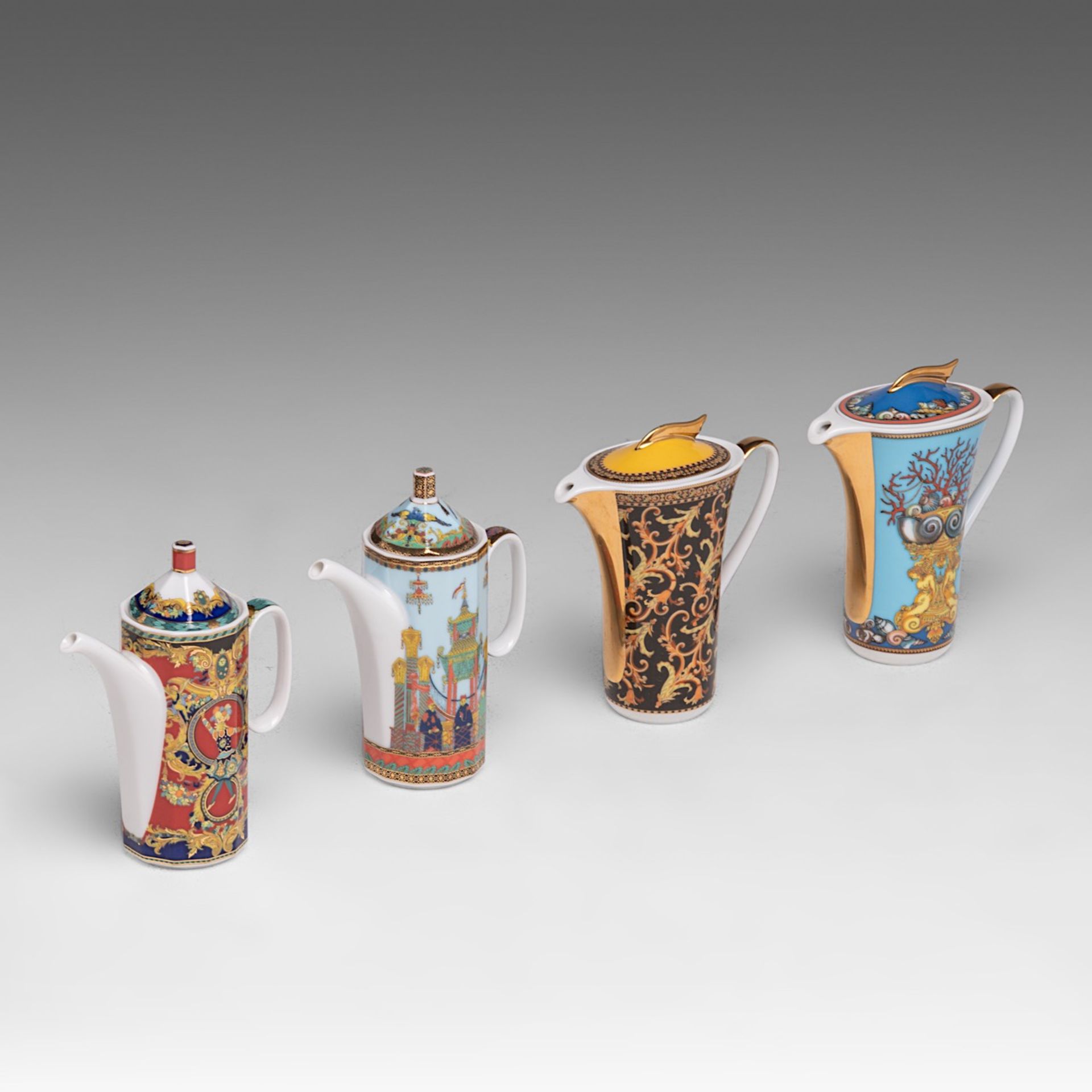A 68-piece set of Versace 'Ikarus medaillon meandre d'or', porcelain tableware for Rosenthal, added - Image 11 of 11
