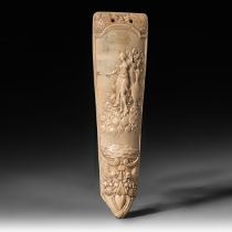 A French 18th-century ivory tobacco rasp, H 15,3 cm - total weight 30,2 g (+)