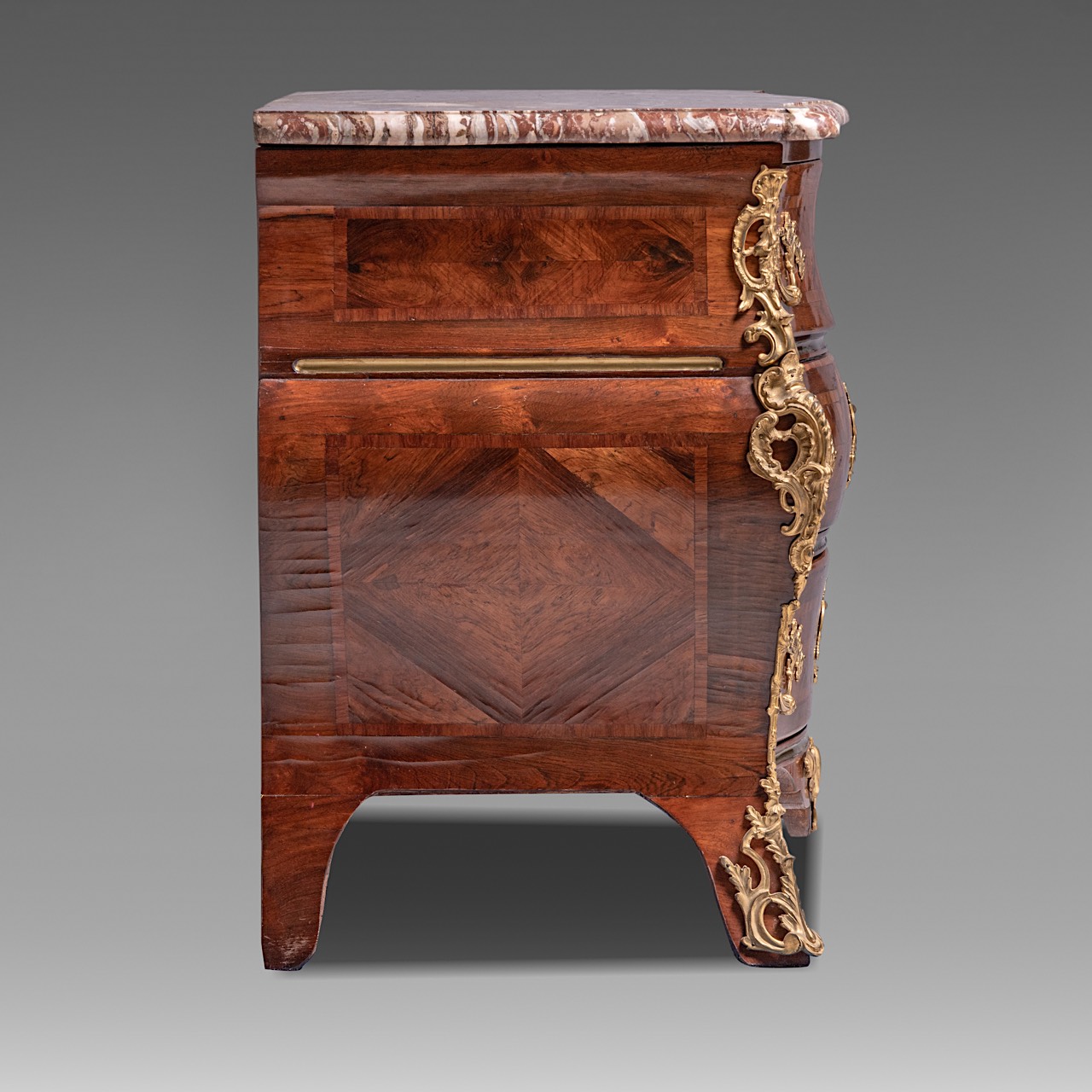 A Regence 'commode galbee', mid 18thC, H 86 - W 131 - D 63,5 cm - Image 5 of 6