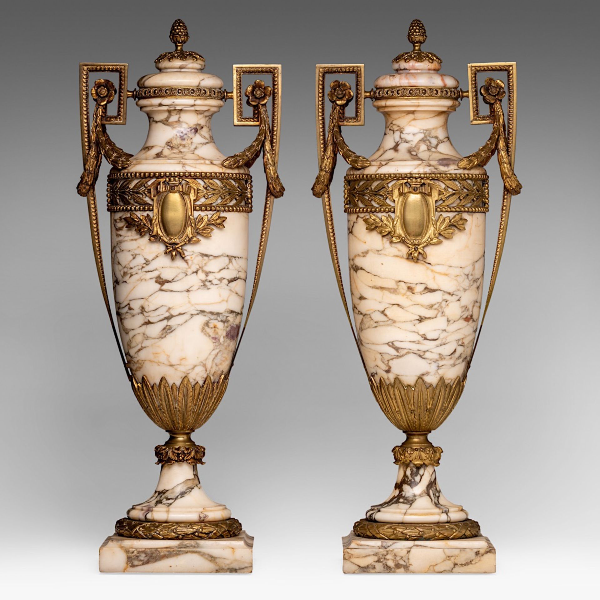 A pair of Neoclassical veined marble cassolettes with gilt brass mounts, H 61 cm - Image 2 of 7