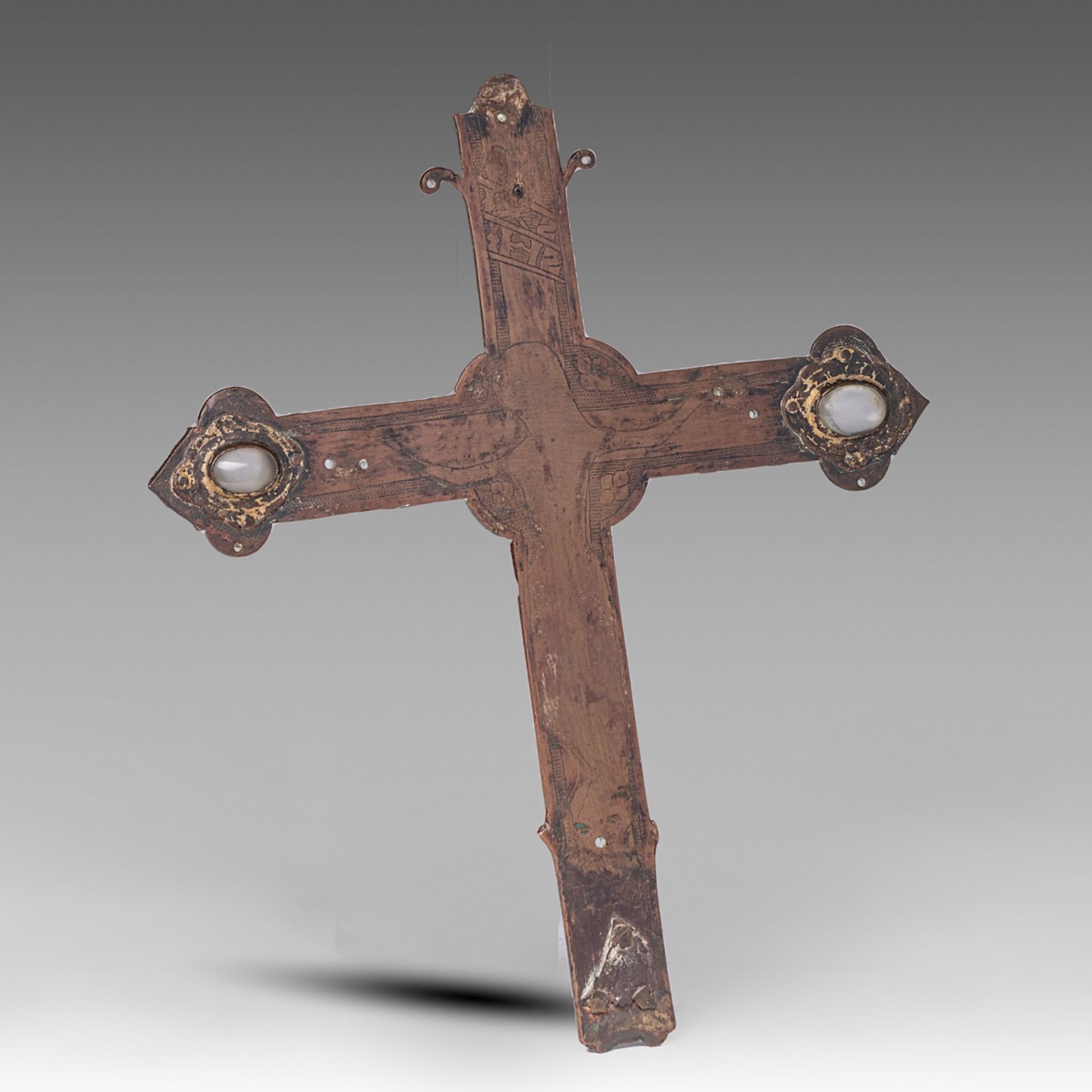 A 14thC copper engraved processional cross, with traces of gilt, H 35,5 cm - Image 4 of 5