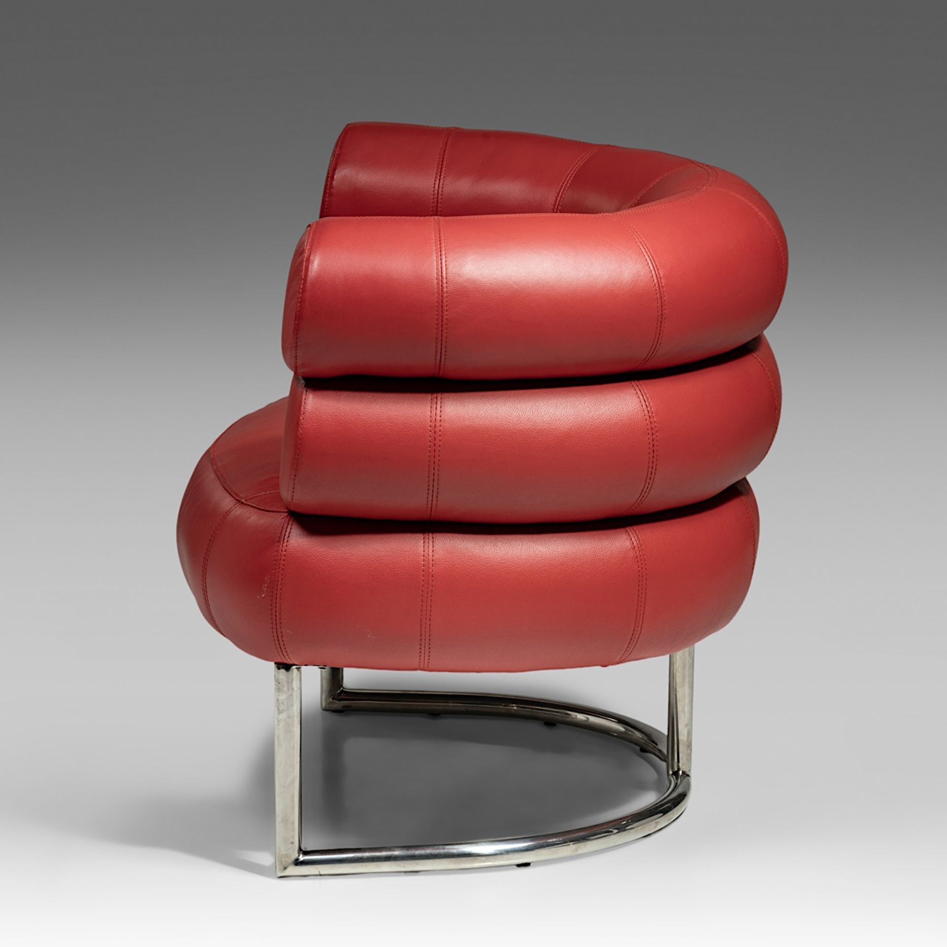 A vintage 'Bibendum Chair', designed by Eileen Grey (1921), H 76 - W 90 cm - Bild 3 aus 7