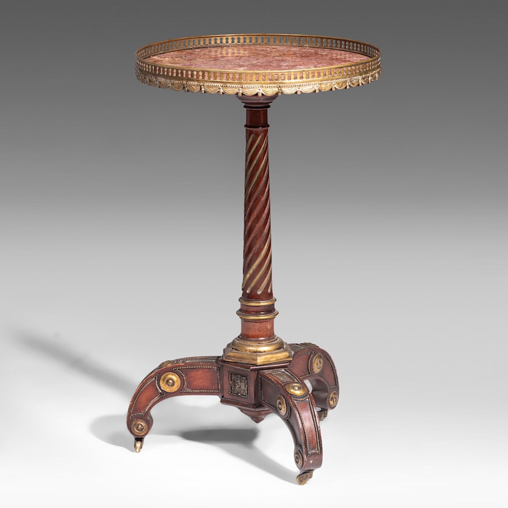 A fine Louis XVI mahogany gueridon attributed to Charles Erdman Richter, H 76 - dia 45 cm - Image 2 of 4