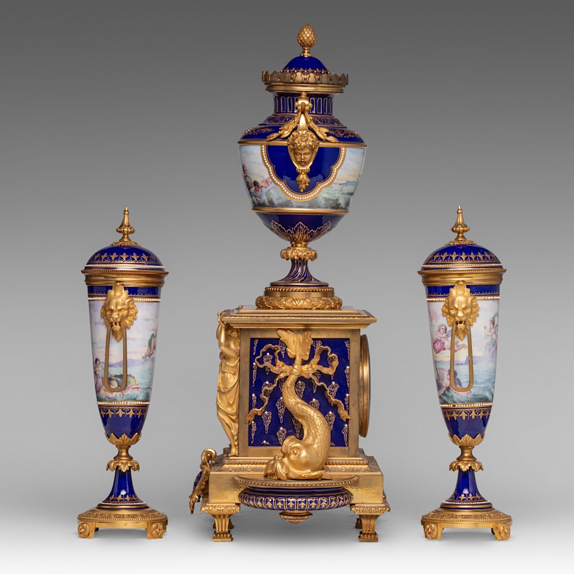A fine Belle Epoque three-piece gilt bronze and Sevres porcelain mantle clock, H 33,5 - 52 cm - Image 2 of 7