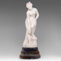 Christophe Gabriel Allegrain (1710-1795), the bathing Venus, Carrara marble sculpture, H 57 cm