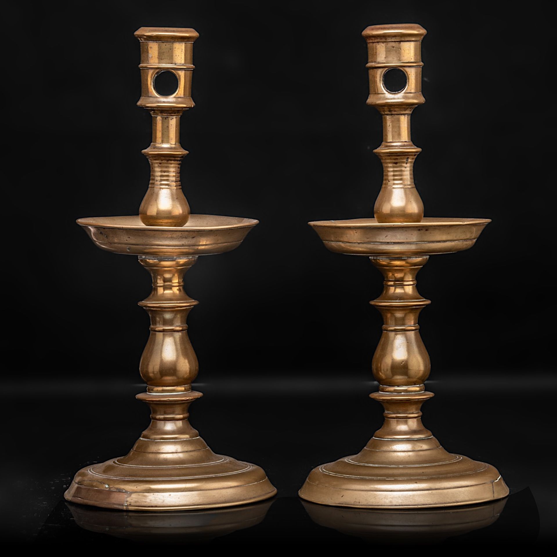 A large pair of 'van Heemskerck' type brass candlesticks, H 29,5 cm - Image 3 of 4
