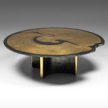 A Marc Dhaenens round brass sculptural coffee table, H 38,5 - dia 120 cm, signed