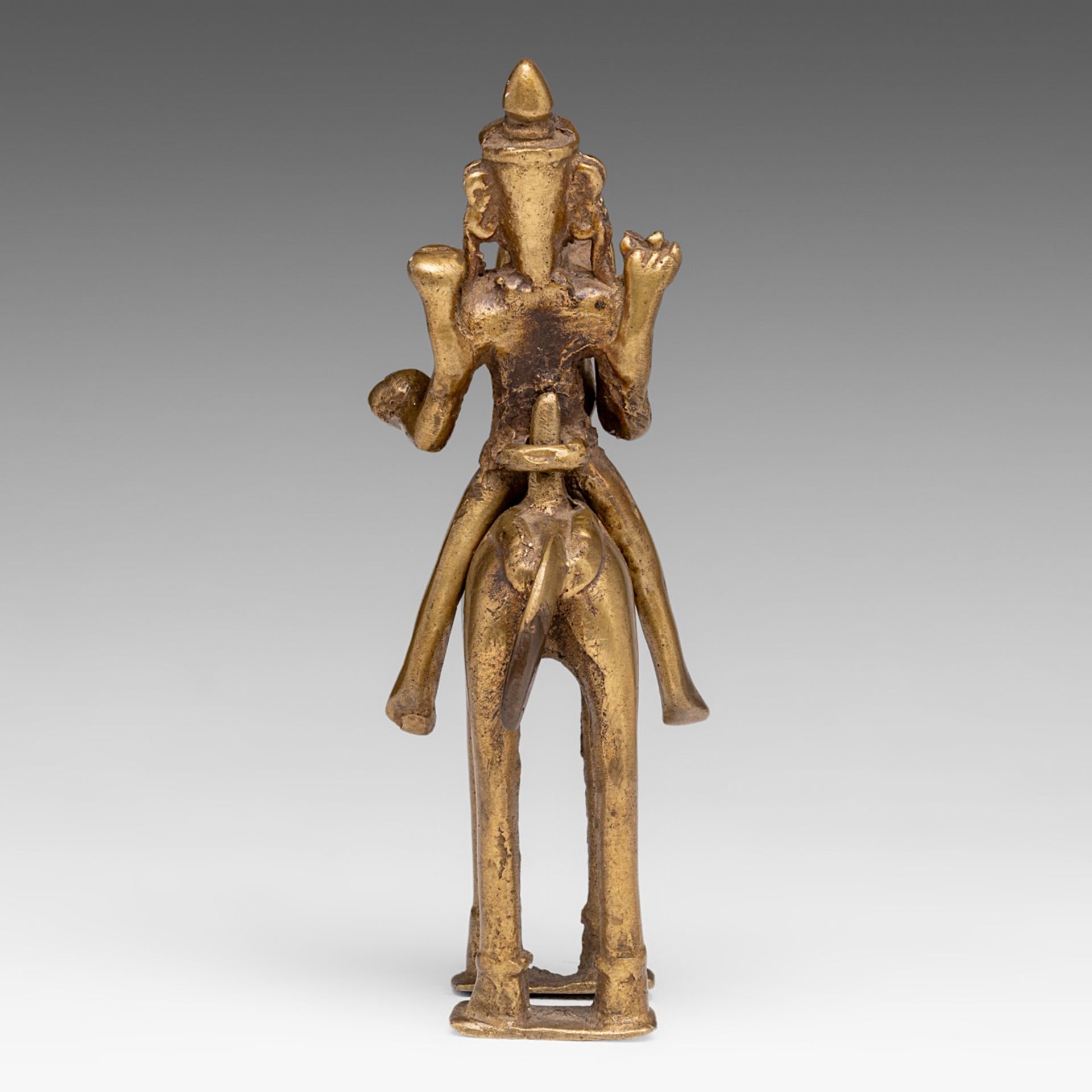 An Indian gilt bronze Shiva Parvati on horseback, 19thC, H 17 cm - Weight about 915 g - Bild 5 aus 6