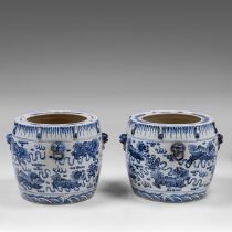 A pair of Chinese blue and white Buddhist lions drum-shaped jardinieres, 20thC, H 38 - dia 45 cm