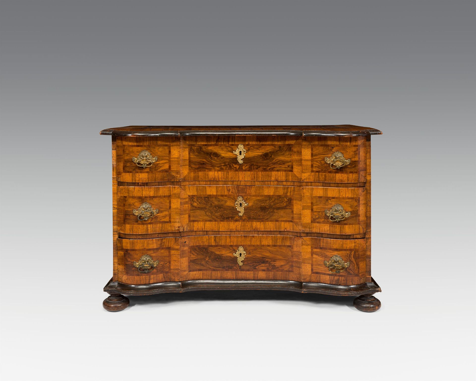 Baroque chest of drawers