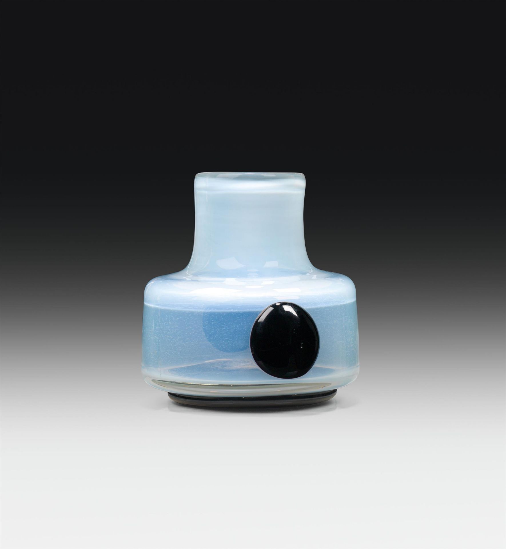 Oldrich Lipa: Vase