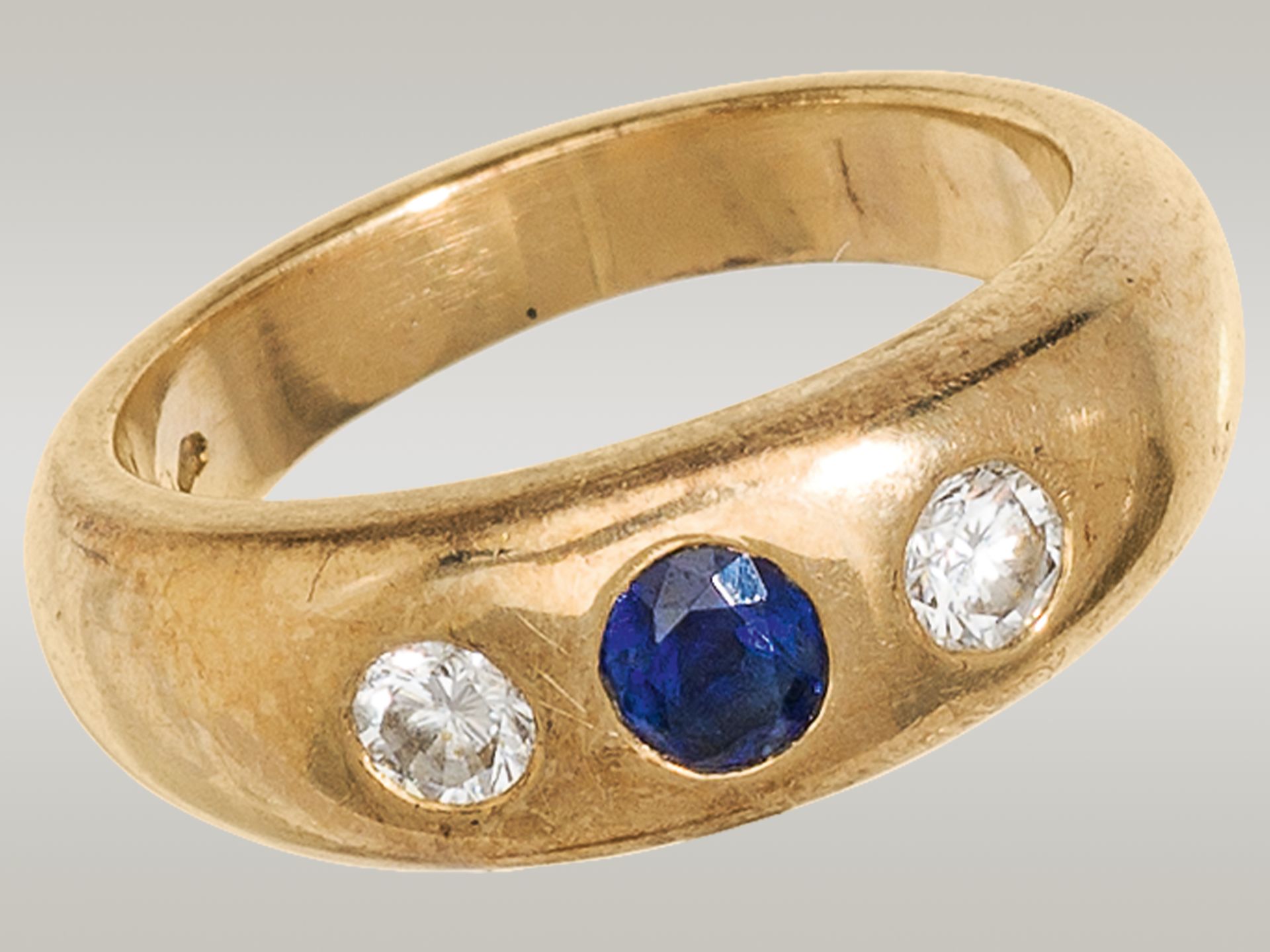 Gold ring with sapphire and diamonds