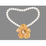 Perlenkette mit Achatblüte und Marienkäfer
