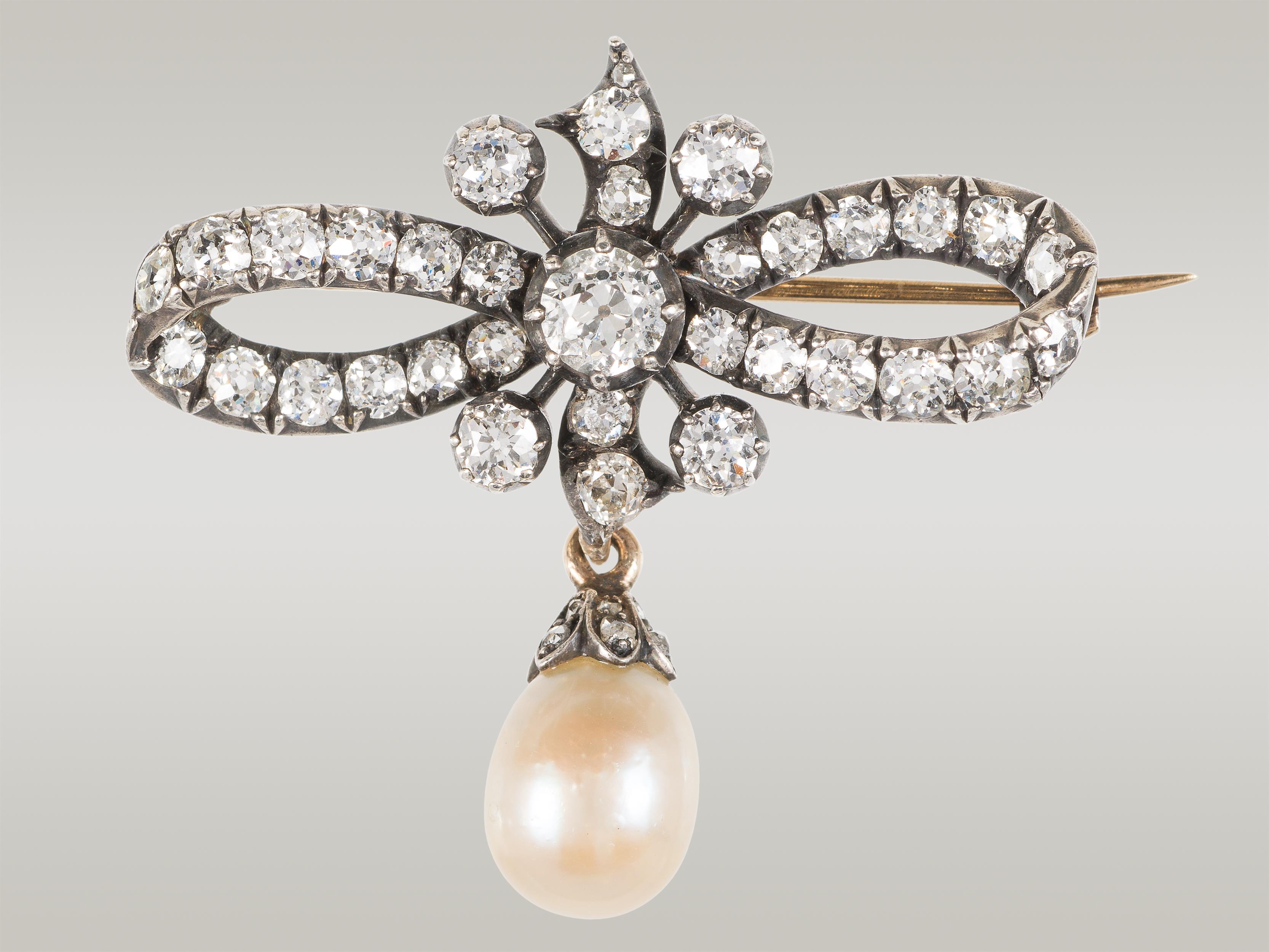 Diamond brooch with natural pearl pendant