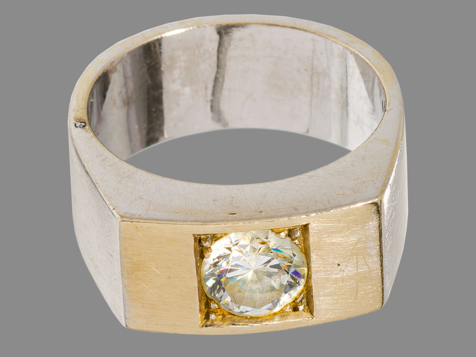 Gold ring with diamond