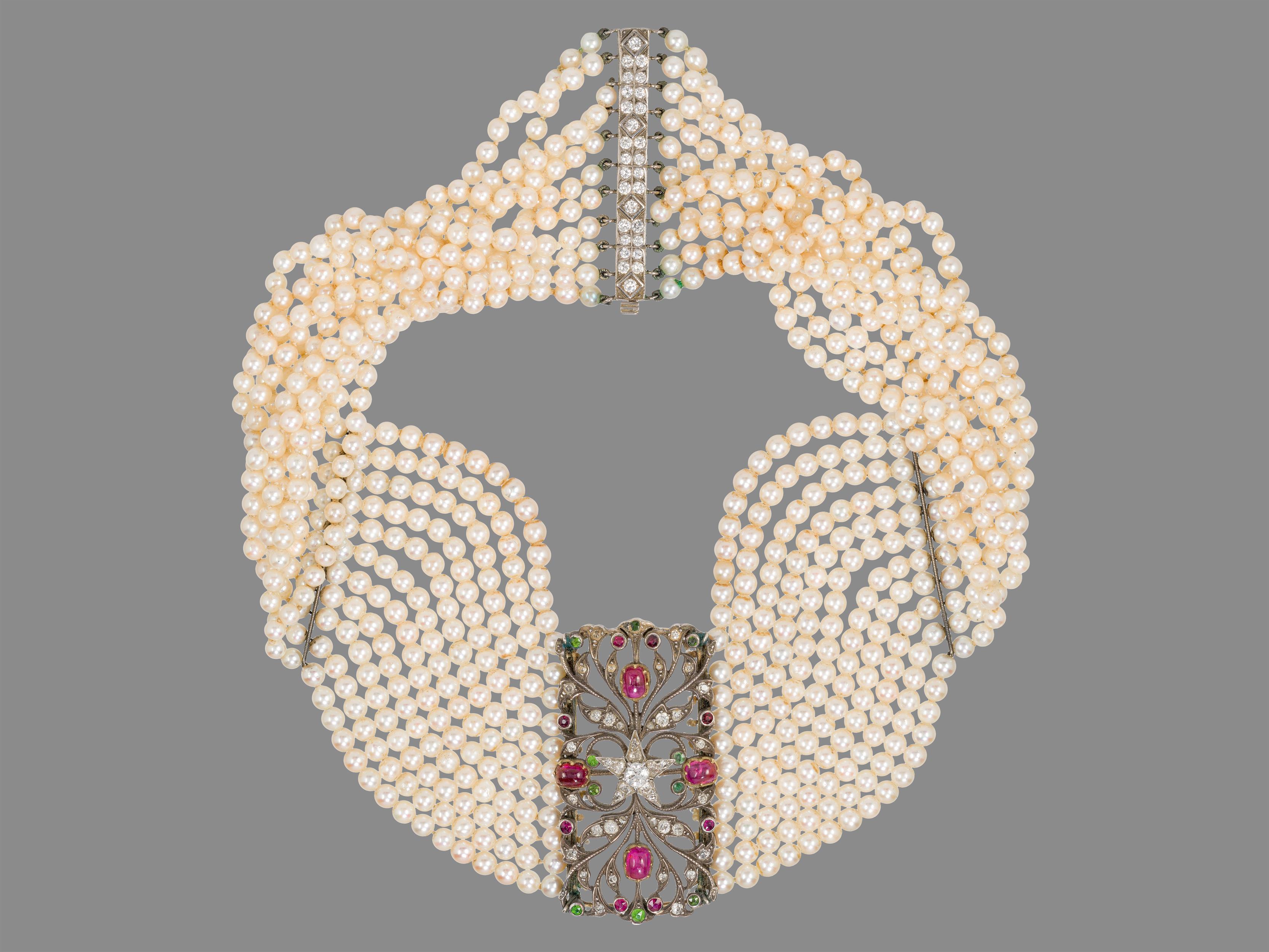 Ten row pearl choker with star centre