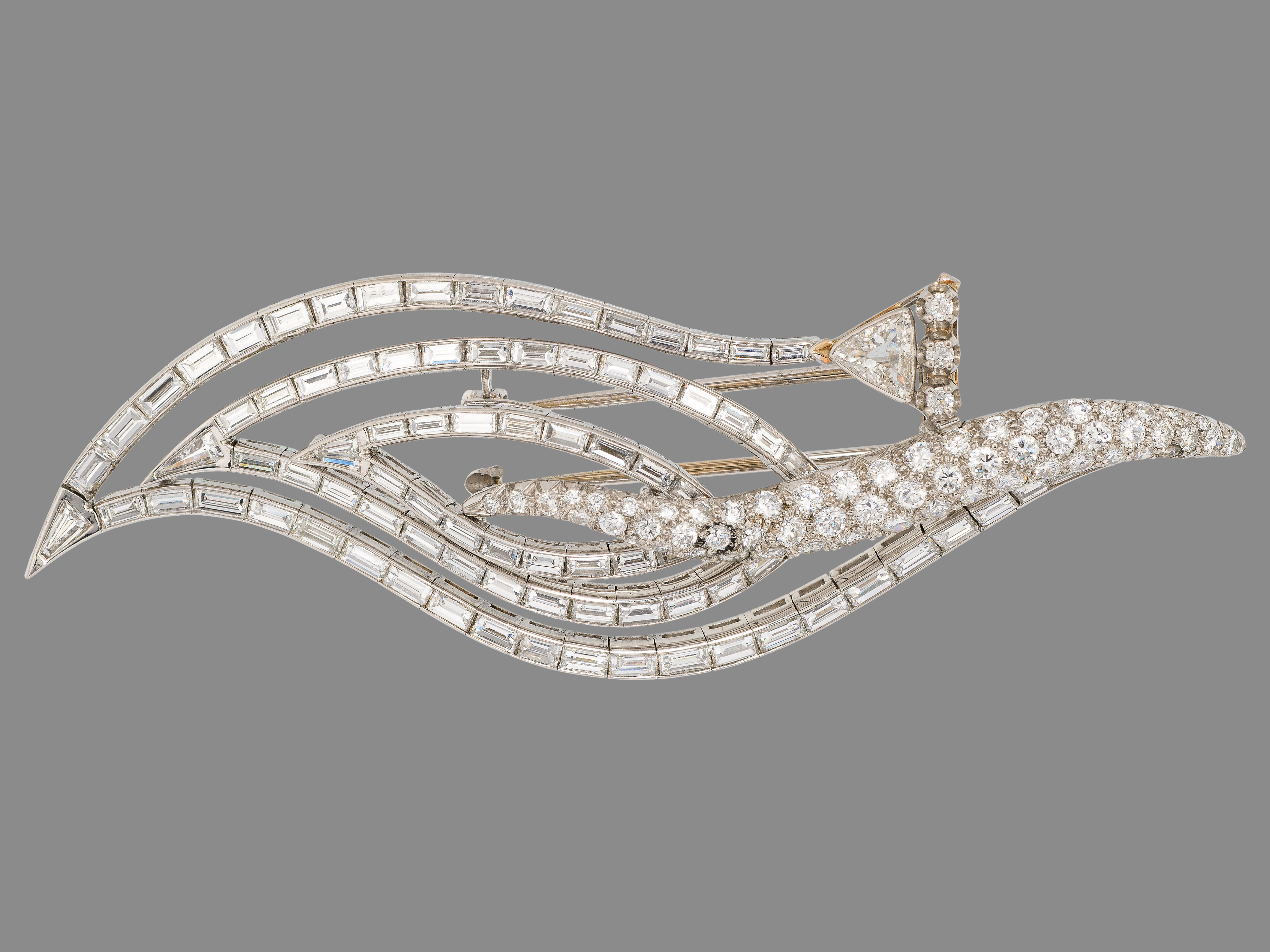 Movable diamond brooch