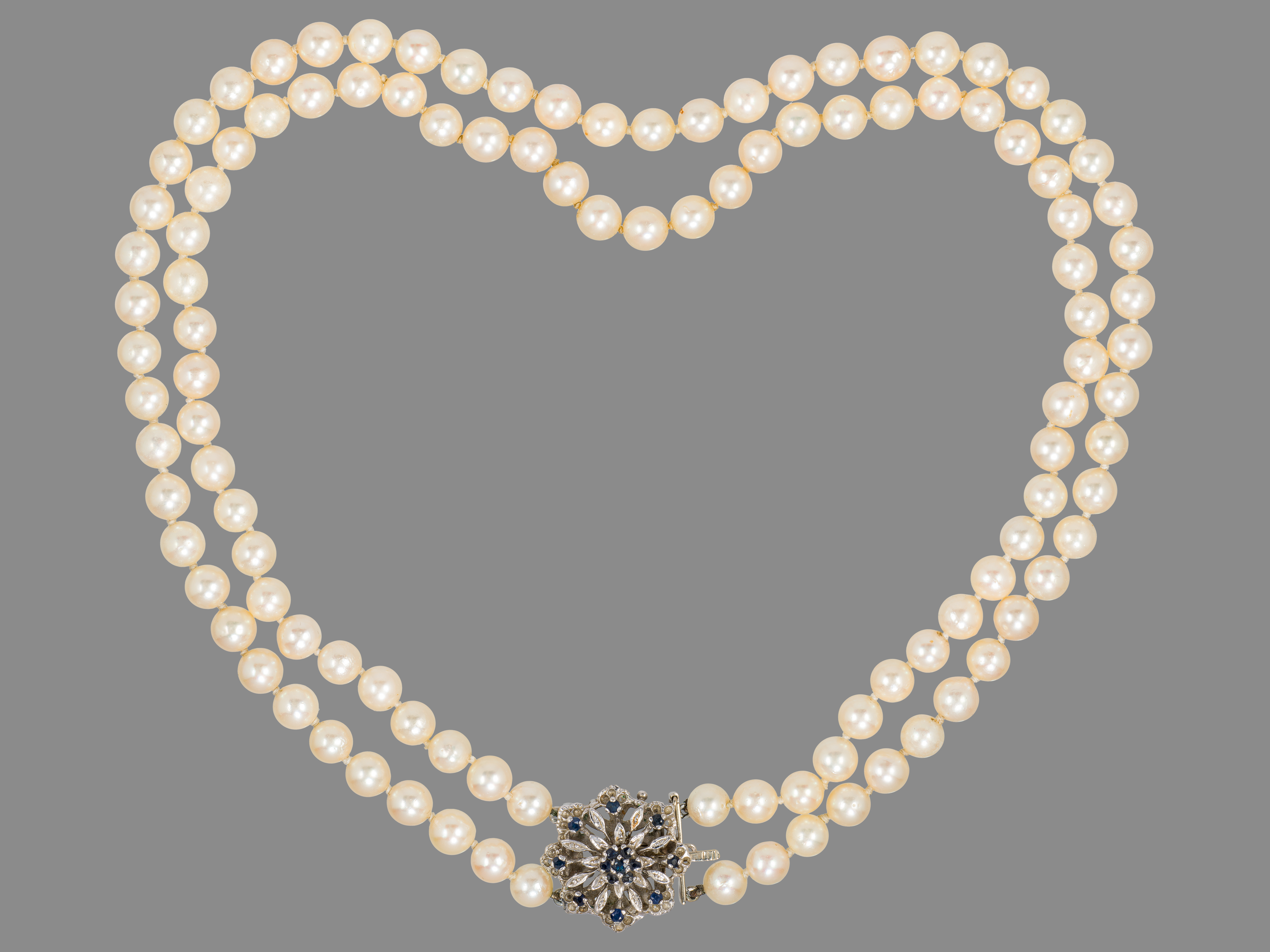 Double row pearl necklace with sapphire clasp