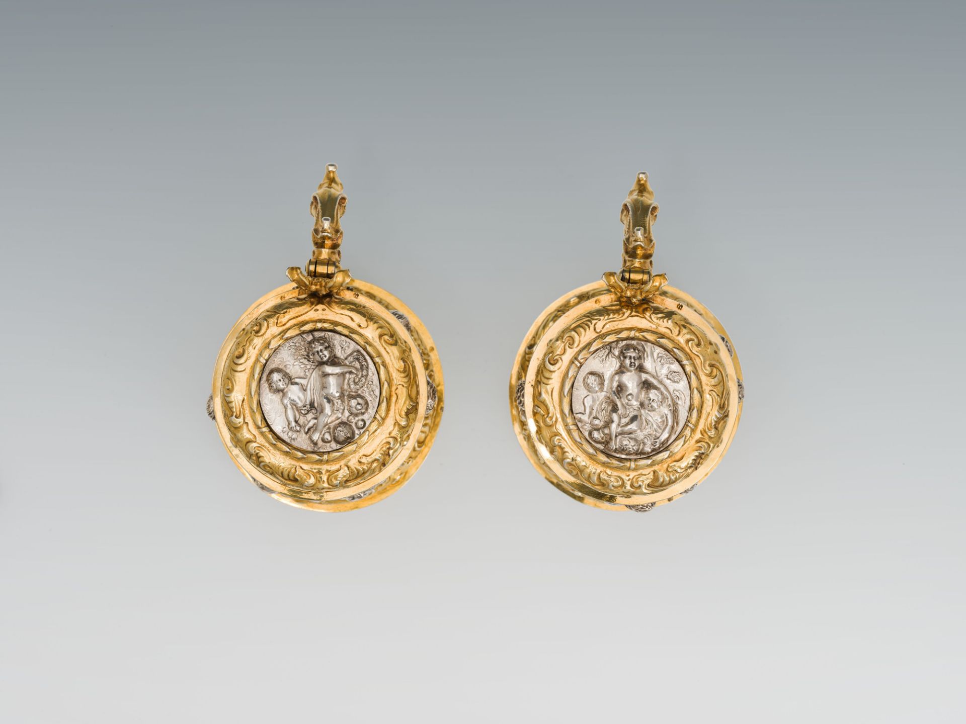 Pair of tankardsHamburg, c. 1670silver, partially gilded; inside with engraved english emblem ( - Image 3 of 4