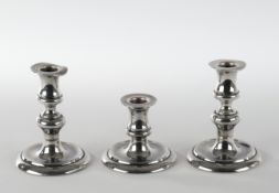 3 Kerzenhalter, Silber 935, deutsch, flämischer Biedermeierdekor, je einflammig und geschwert, 1x 7