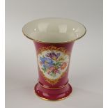 Vase, Meissen, Schwertermarke, 1. Wahl, Trompetenform, schauseitige Reserve mit bunten Blumen, Gold