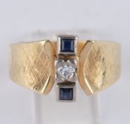 Ring, GG 585, zentraler Brillant ca. 0.07 ct., zwei Saphire, 5 g, RM 17