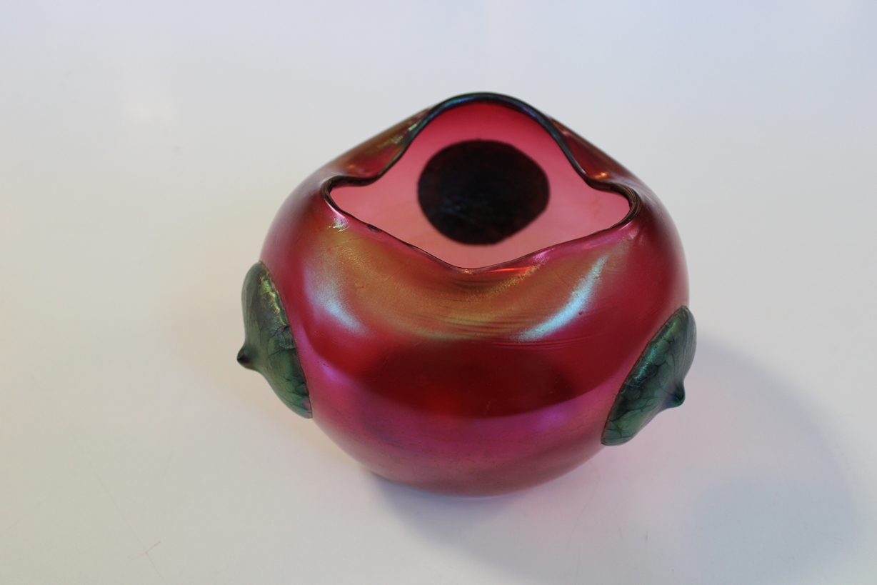Vase, Jugendstil, wohl Loetz Klostermühle, farbloses Glas, rubinrosa hinterfangen, Wandung mit drei - Image 2 of 2