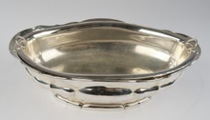 Jardinière, Silber 800, Koch & Bergfeld, oval, gebuckelt, mit Metalleinsatz, 12.5 x 36 x 22 cm, ca.