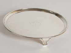 Salver, Silber 925, London, 1787, Meistermarke, glatter Spiegel mit Emblem, auf drei Füßen, 2.5 cm,