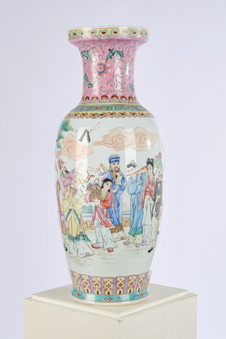 Vase, China, neuzeitlich, Porzellan, Balusterform, polychrom, schauseitig acht Unsterbliche unter B - Image 2 of 4