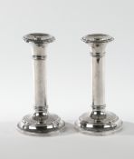 Paar Kerzenleuchter, Silber 925, London, 1901, Charles Boyton & Son, glatter Rundschaft mit Profilb