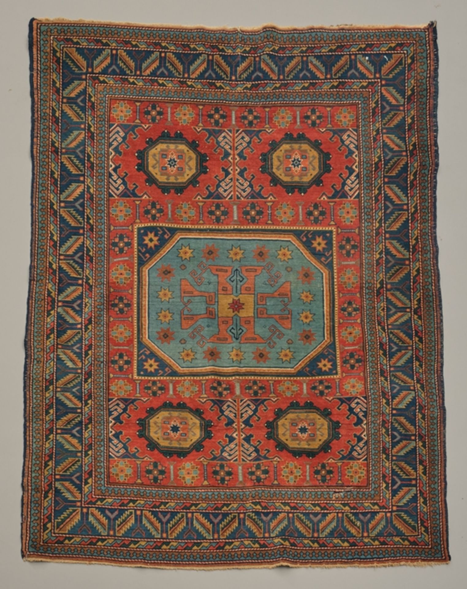 Kasak, Kaukasus, alt, ca. 2.06 x 1.54 m, Falte, Gebrauchsspuren, unterfüttert