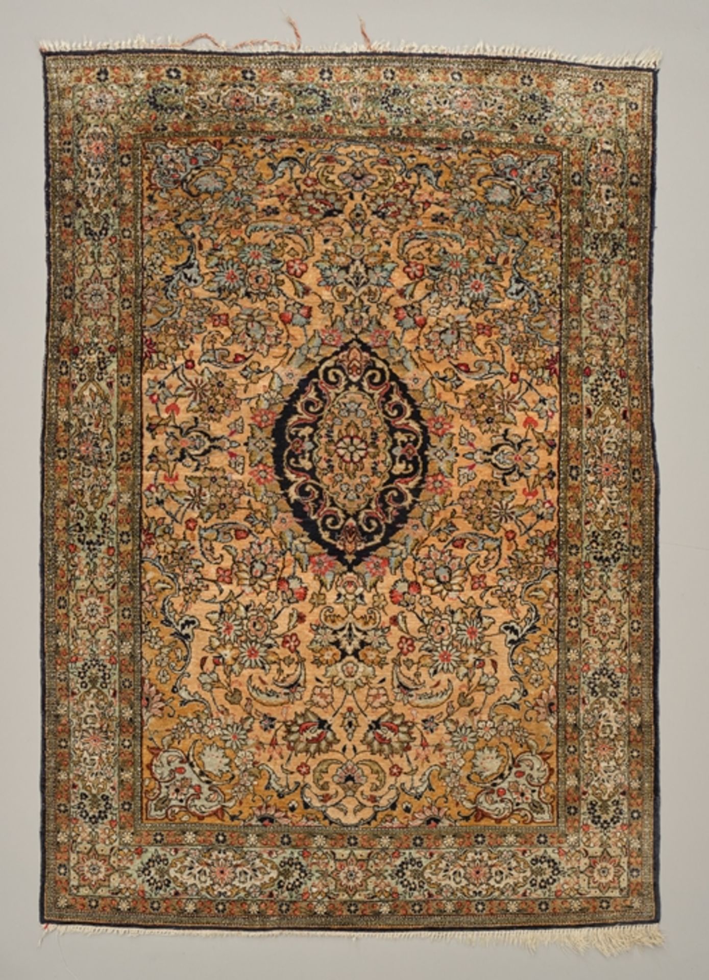 Ghom, Iran, Seide, ca. 1.55 x 1.02 m, Fransen mit Abnutzung