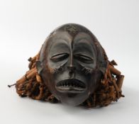 Maske, "mwana pwo", Chokwe, Kongo, Afrika, Holz, dunkelbraun patiniert, Pflanzenfaser, Bastschnur, 