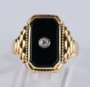 Ring, GG 585, Onyx mit zentralem Altschliffdiamant, 2.3 g, RM 15.5