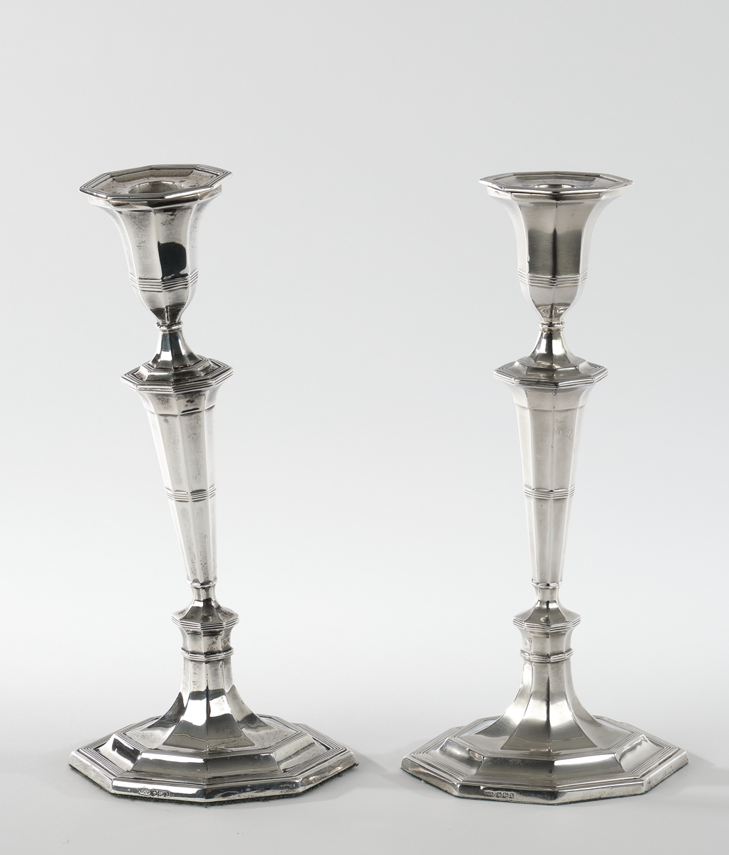 Paar Kerzenleuchter, Silber 925, Sheffield, 1919, Sibray, Hall & Co, oktogonale Form mit Rillenprof