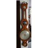 Barometer, England, 1. Hälfte 19. Jh., Mahagoni, Sprenggiebel, bekrönende Ziervase aus Messing, mit
